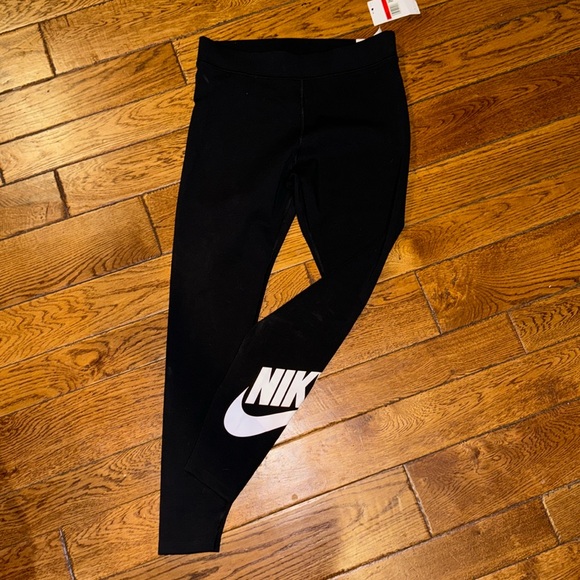 NEW WITH TAGS women’s Nike leggings - Picture 1 of 3